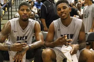 基德：浓眉与加福德搭档效果目前很糟糕，浓眉仍暂需打中锋（基德称浓眉与加福德配合不理想，短期内浓眉仍将出任中锋）