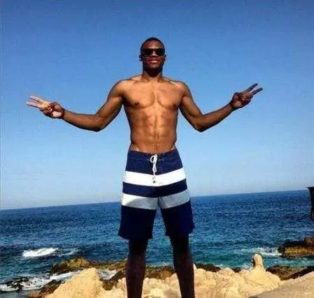 为确保其不在世预赛附加赛中停赛，恰尔汗奥卢不会出战西班牙（为避免在世预赛附加赛遭停赛，恰尔汗奥卢将缺席对阵西班牙的一战）