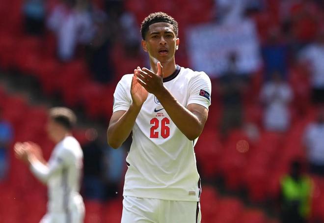 凯恩：基于出色开局，冲击莱万单赛季德甲41球是可以实现的（凯恩：凭借强势开局，冲击莱万德甲单季41球纪录完全可行）