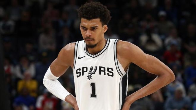 海登海姆2-1逆转弗赖堡，席默尔、迈因卡破门（海登海姆2比1上演逆转击败弗赖堡，席默尔与迈因卡建功）