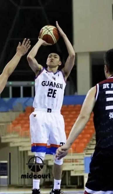 早报：拥有地表最强人类的从容感……怎么，你们没有吗？（早报：拥有地表最强人类的底气与从容——怎么，你们没有？）