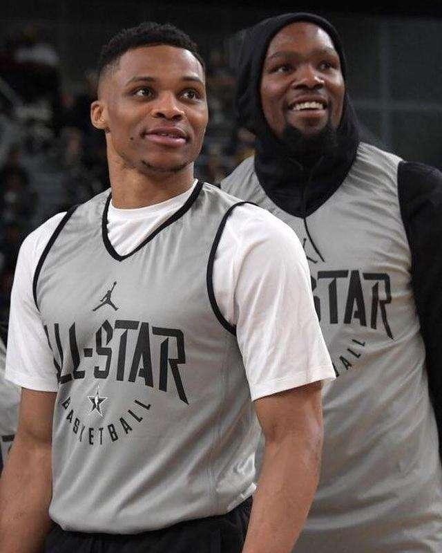 对手在防他的时候完全没办法（对手对他的防守束手无策）