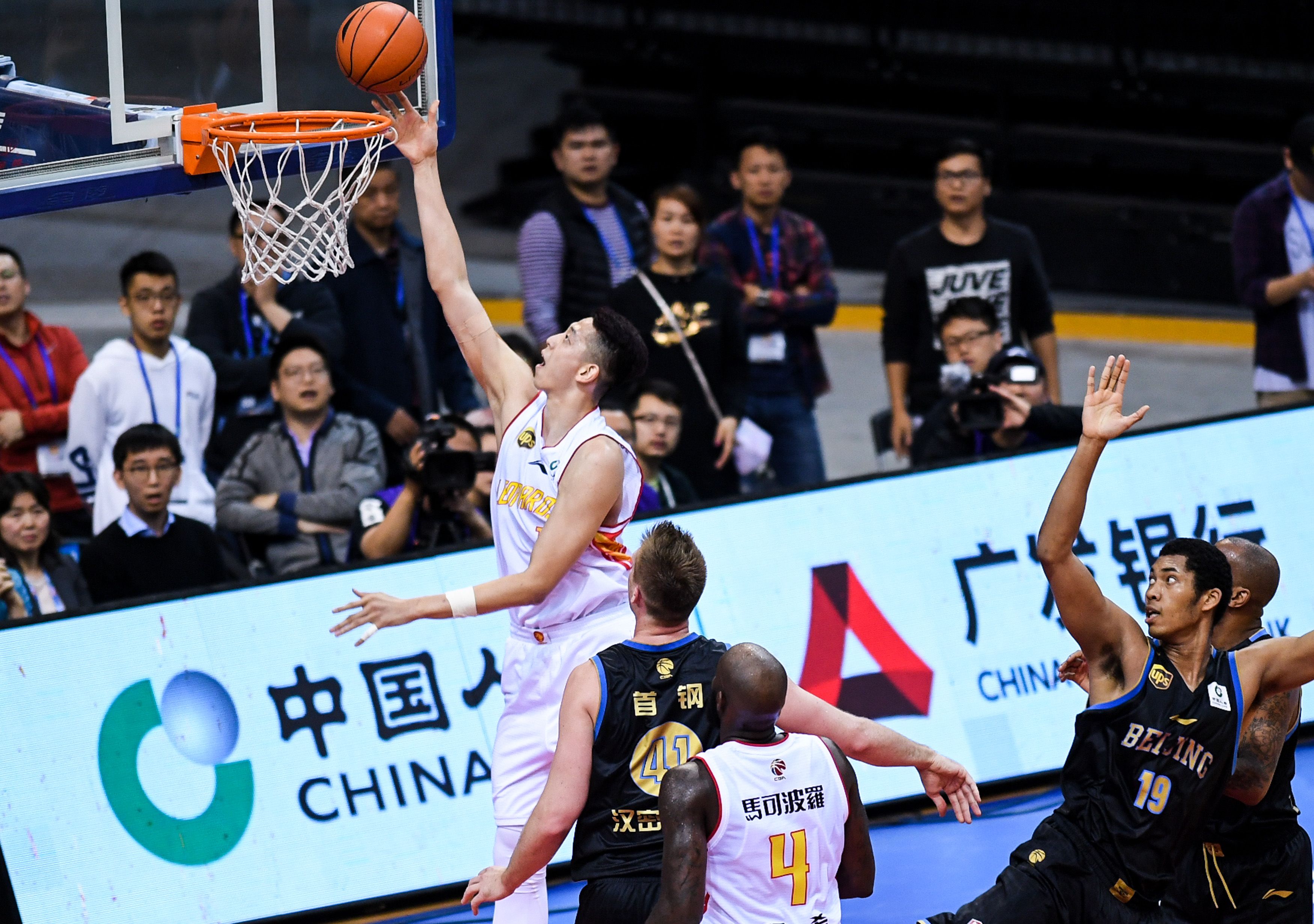 全市场：尤文有意签下弗拉泰西，也将尝试与弗拉霍维奇续约（全市场称：尤文有意引进弗拉泰西，并将推进与弗拉霍维奇的续约谈判）