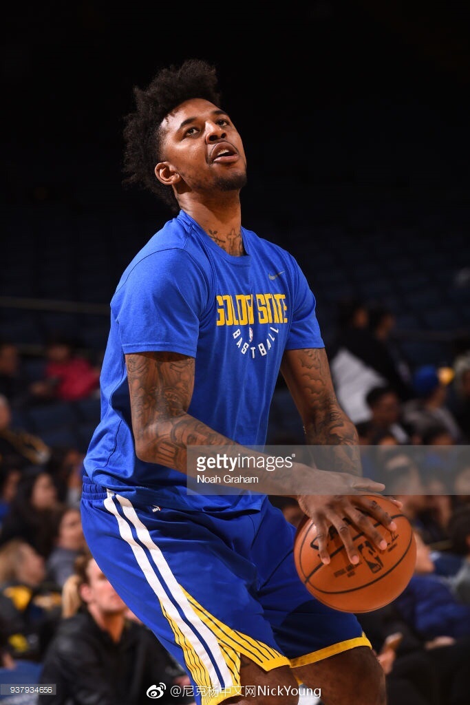 柔佛魔鬼主场绞杀残阵海港 中超冠军恐提前出局（柔佛主场强势压制残阵海港，中超冠军或提前遭淘汰）