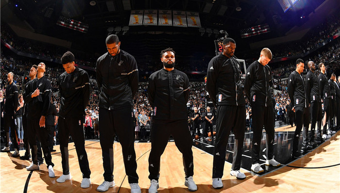 单场比赛4名效力英超球员进球，为荷兰国家队队史首次（荷兰国家队队史首次：单场四名英超球员建功）