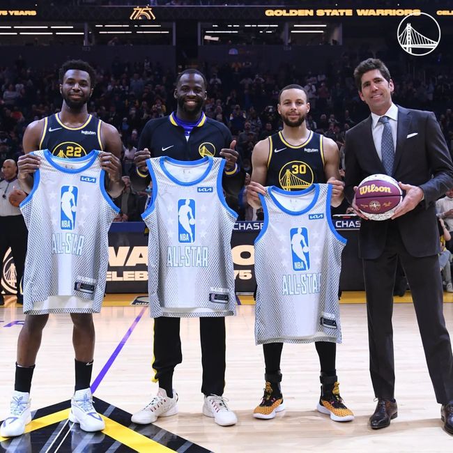 赛帧 ｜ 詹姆斯不止直奔通道！摊手要规全然不顾4打5 正负值-33最显眼（赛帧 ｜ 詹姆斯不仅直奔通道，摊手不顾规则让球队4打5，正负值-33格外刺眼）