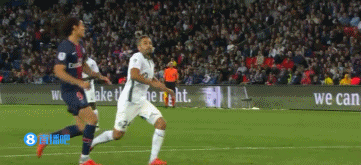 队友为他让球点，暖心瞬间（队友把点球机会让给他，暖心一幕）