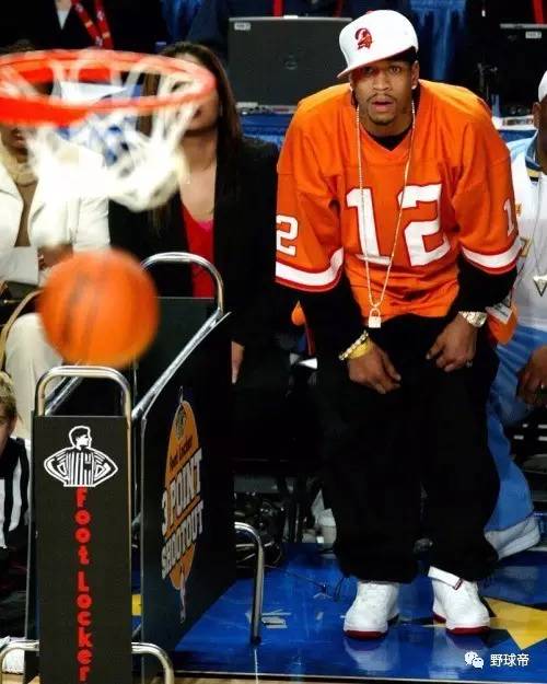 太早陷入犯规困扰！唐斯空砍40分13篮板（早早背上犯规包袱，唐斯空砍40分13篮板）