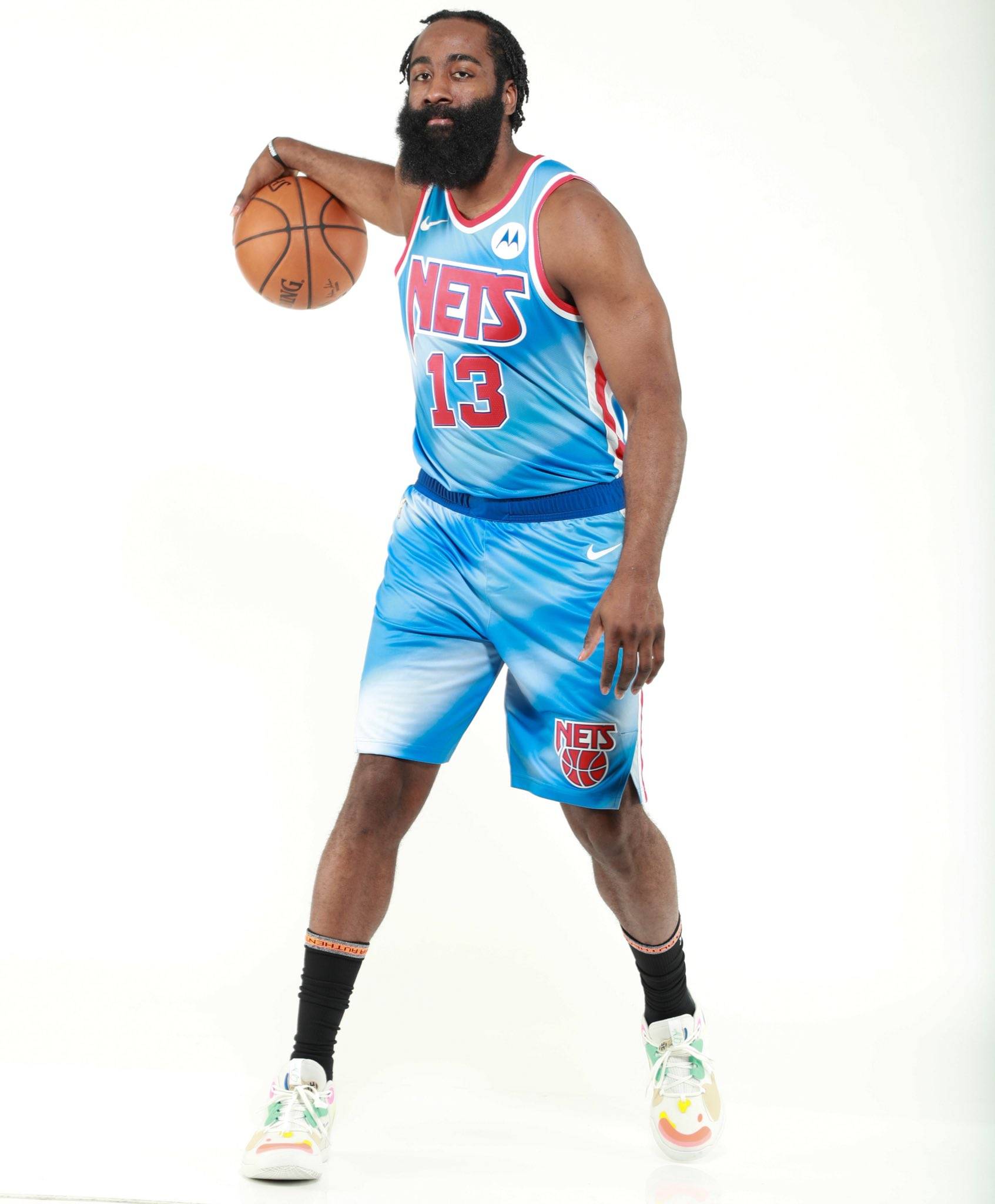 祝铭震半场表现抢眼，5中3高效得分（祝铭震半场闪耀，5投3中效率出色）