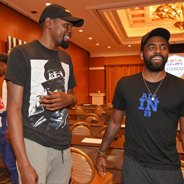 梅西：布斯克茨的退役我们之前讨论过，阿尔巴退役完全是晴天霹雳（梅西：布斯克茨退役早有预期，阿尔巴挂靴突如其来）